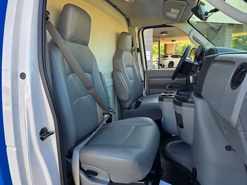 Ford E-350SD photo 42
