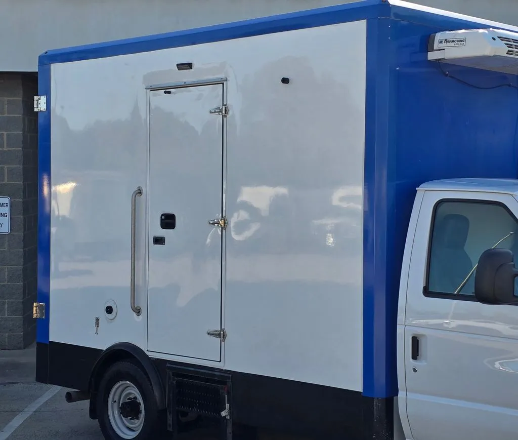 Ford E-350SD photo 29