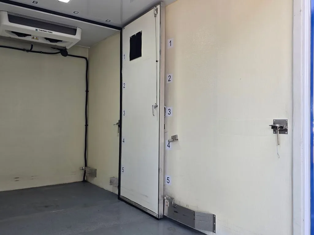 Ford E-350SD photo 17
