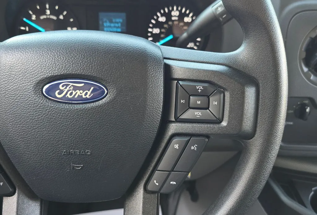 Ford E-350SD photo 50