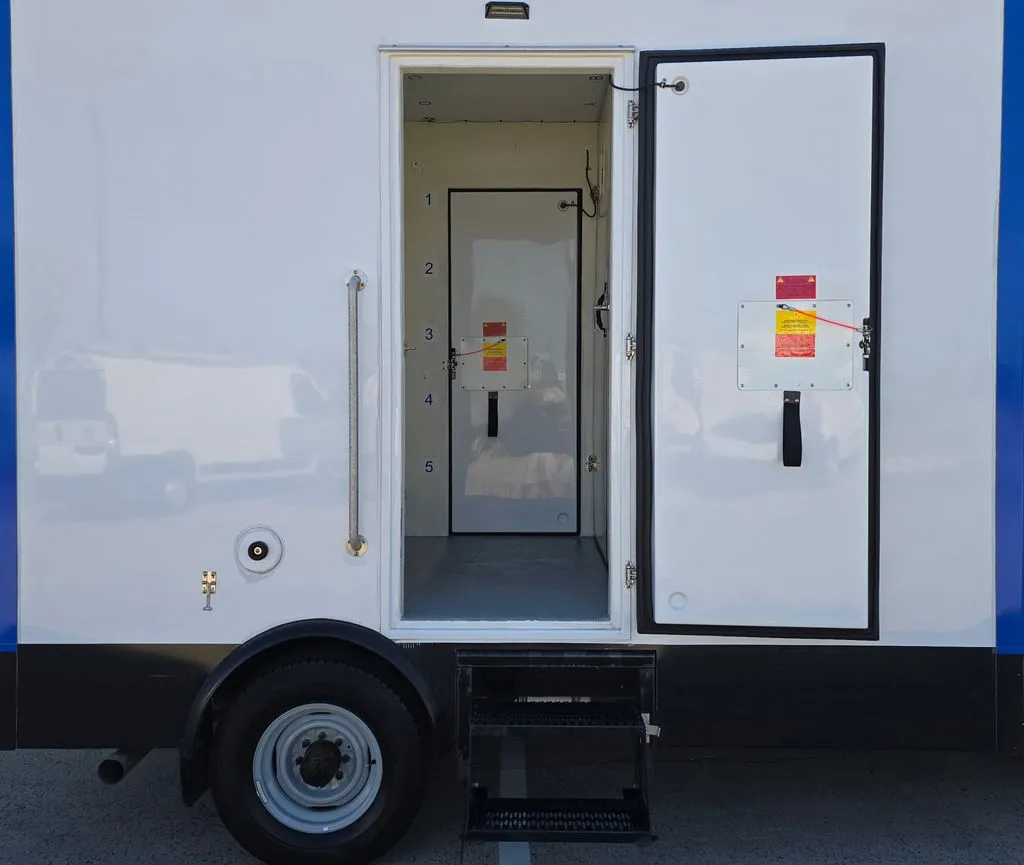 Ford E-350SD photo 31