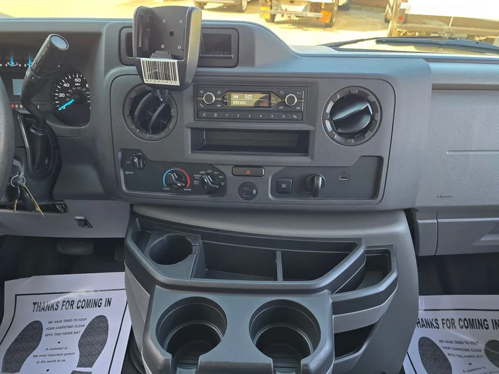 Ford E-350SD photo 46