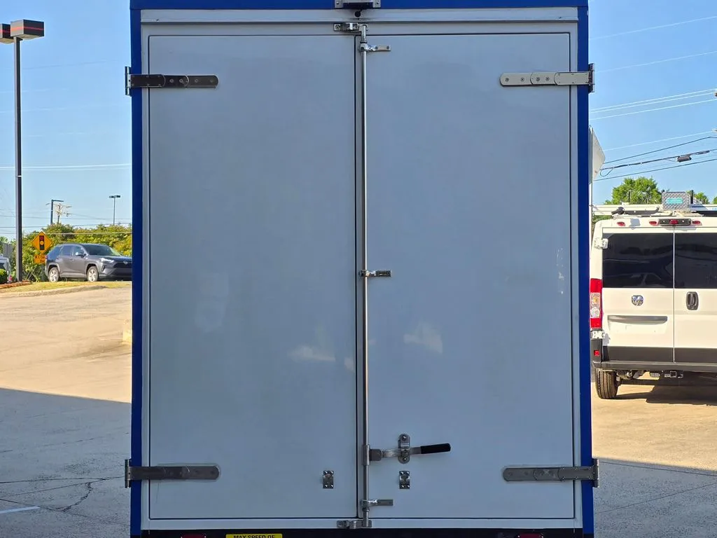 Ford E-350SD photo 26