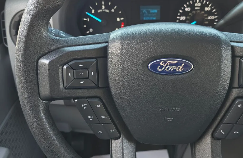 Ford E-350SD photo 48