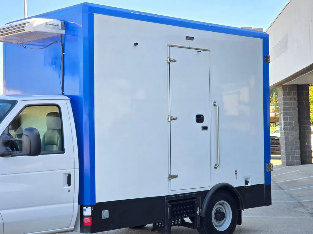 Ford E-350SD photo 23