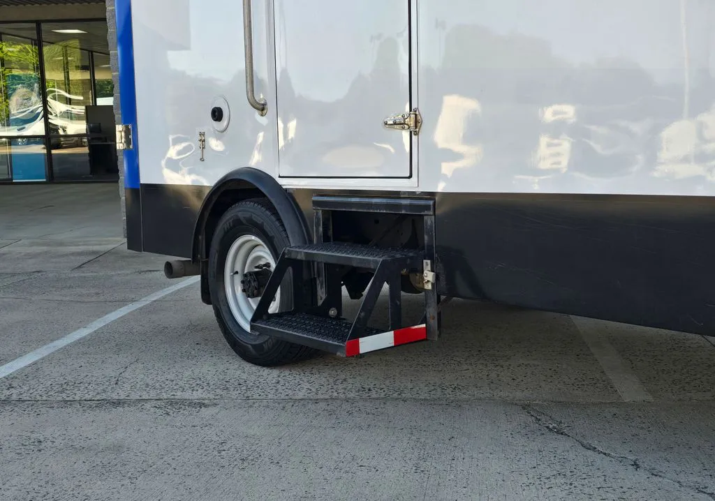 Ford E-350SD photo 32