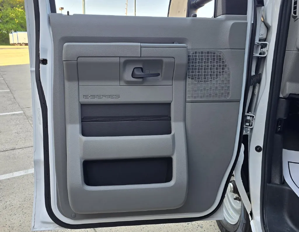 2023 Ford E-Series Cutaway Base - Photo 44