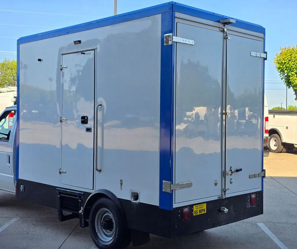 Ford E-350SD photo 25