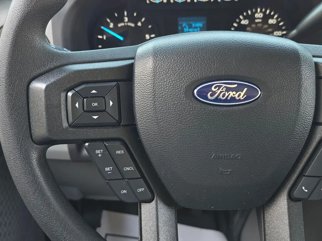 Ford E-350SD photo 45