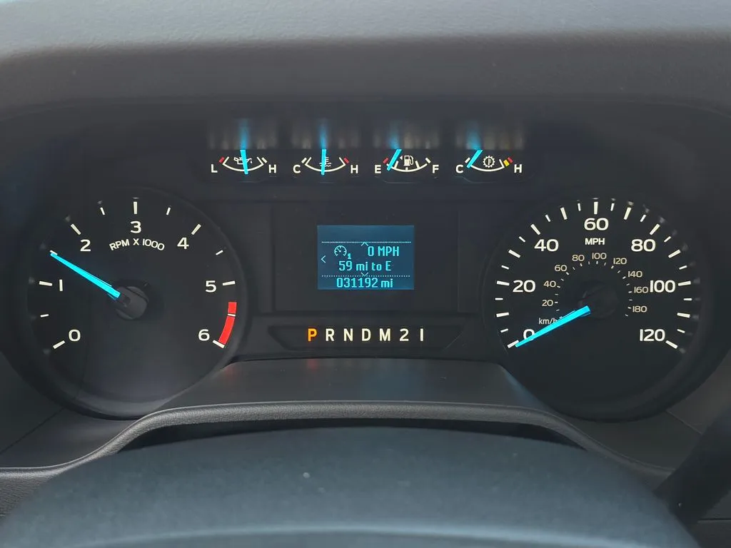 Ford E-350SD photo 46