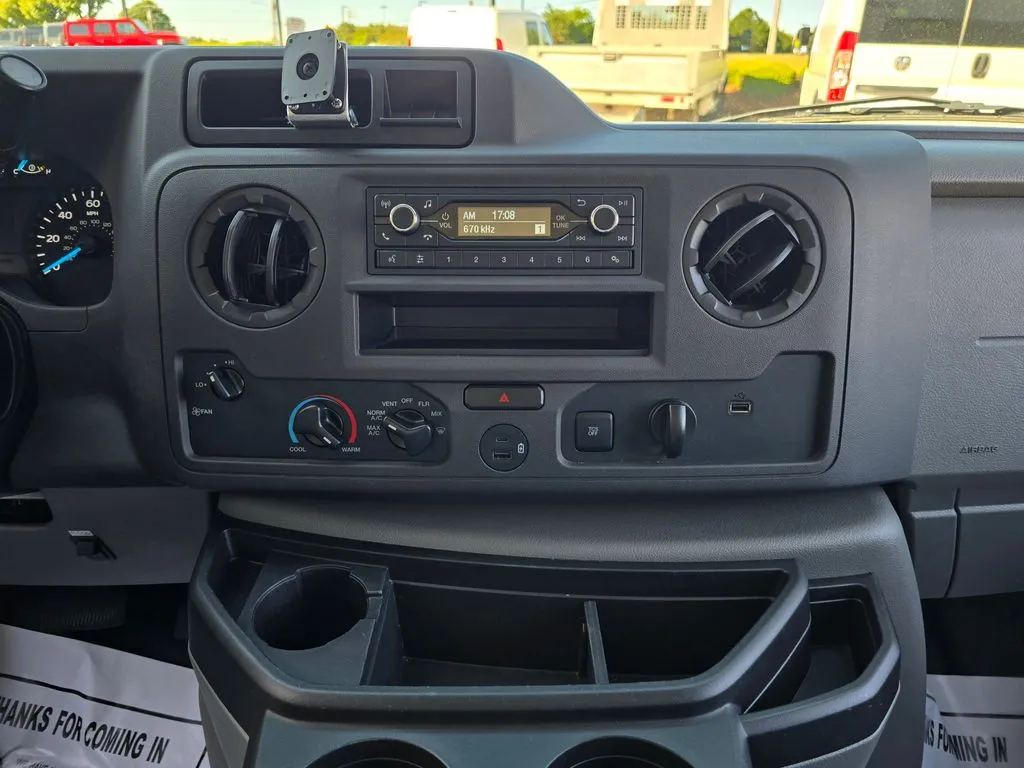 Ford E-350SD photo 48
