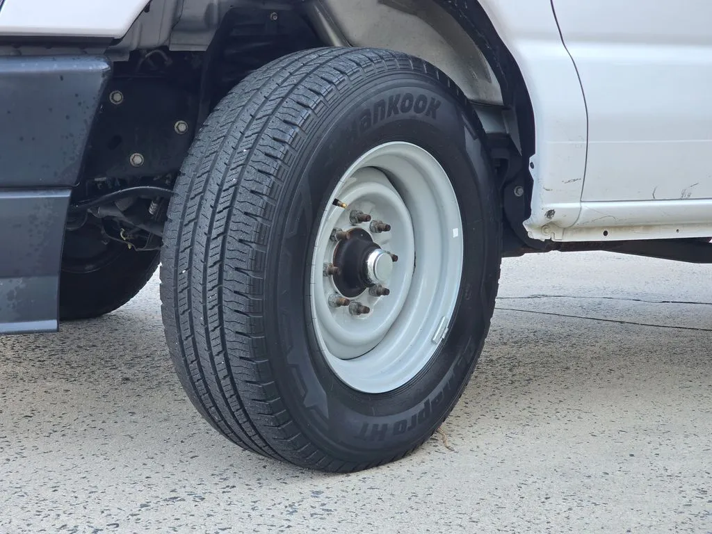 Ford E-350SD photo 50