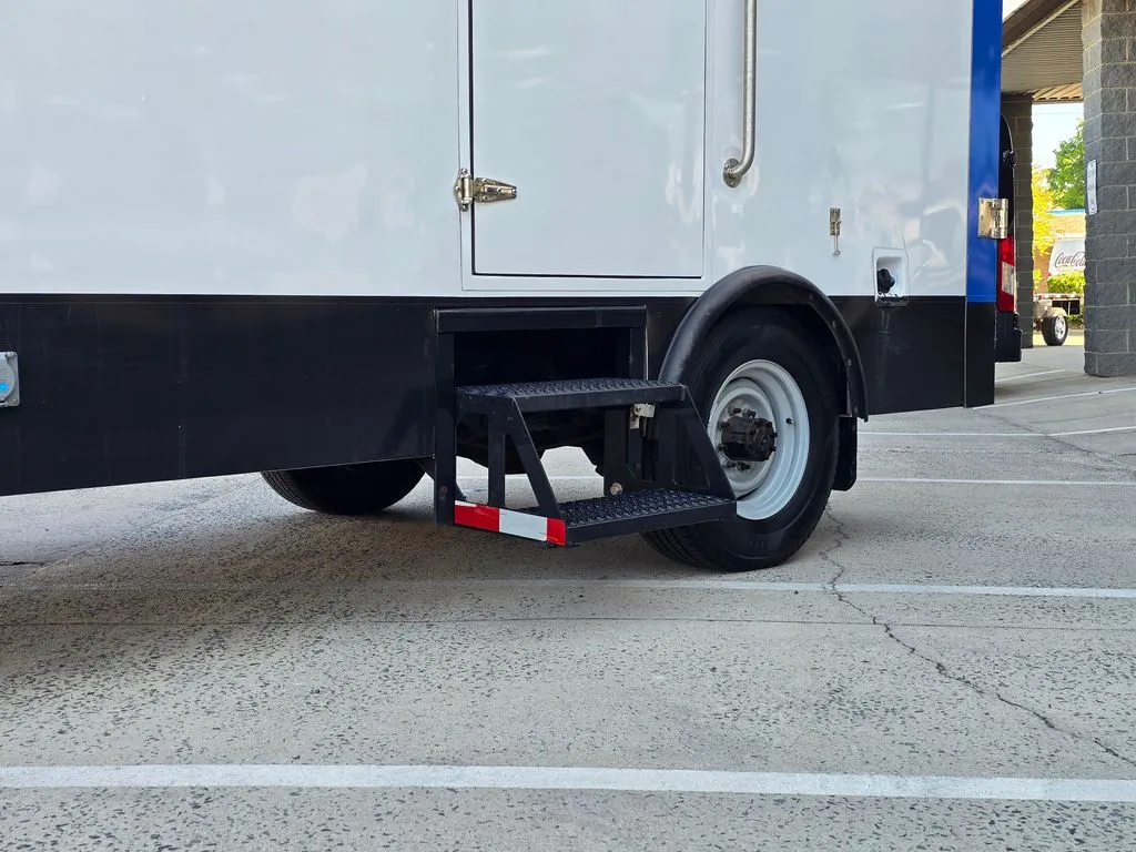 Ford E-350SD photo 24