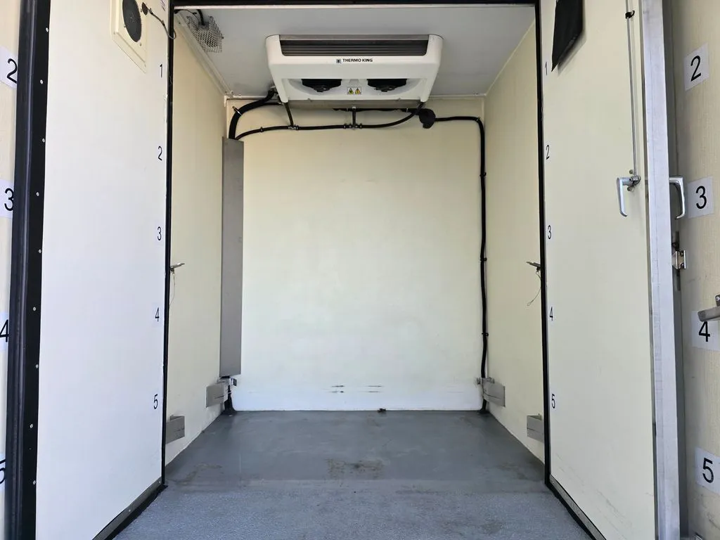 Ford E-350SD photo 16