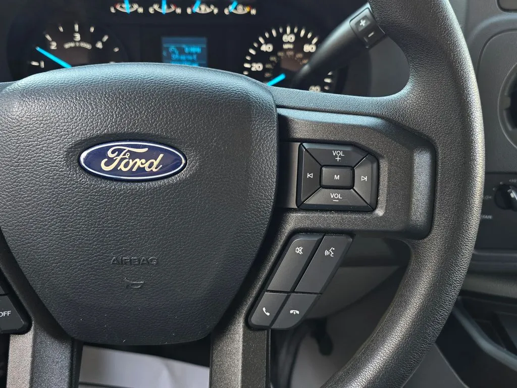 Ford E-350SD photo 47