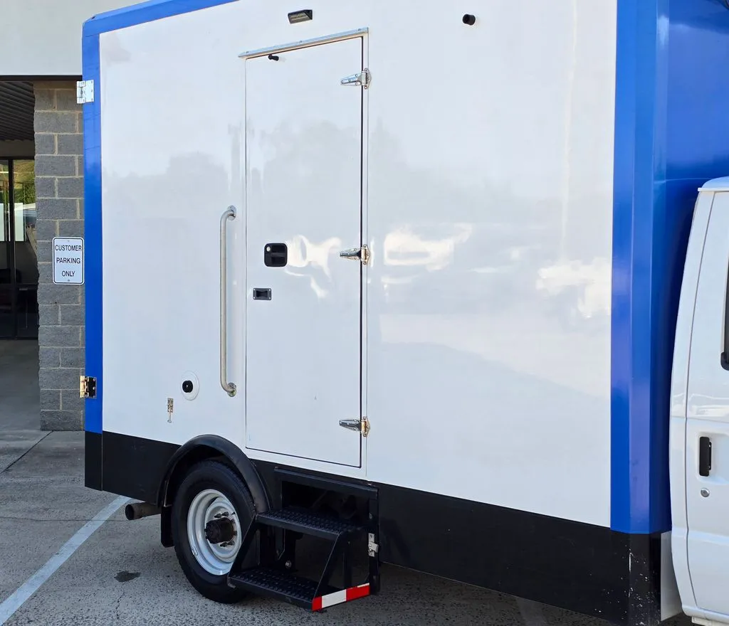Ford E-350SD photo 27