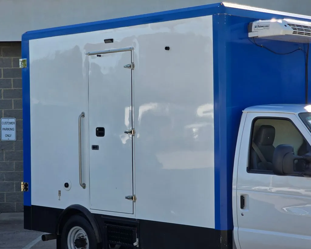 Ford E-350SD photo 26