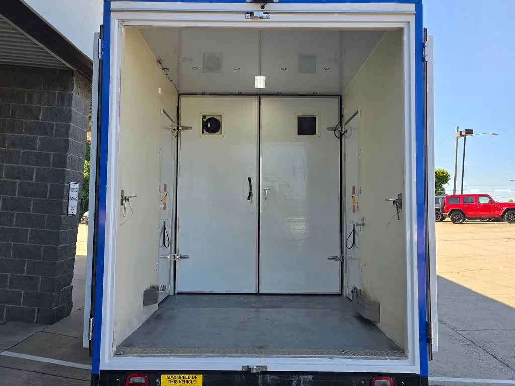 Ford E-350SD photo 14