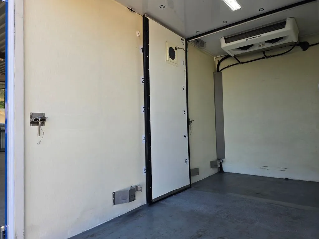 Ford E-350SD photo 17