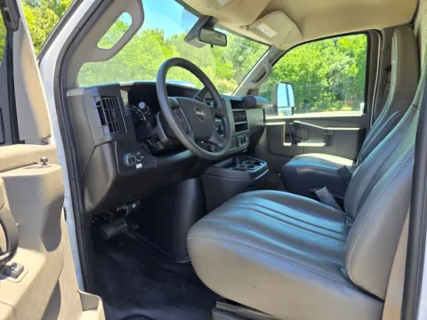 More photos of 2021 GMC Savana 3500 Work Van DRW 16ft Box w/Roll-up Door and Pull Out Ramp at Carolina Auto Warehouse, NC