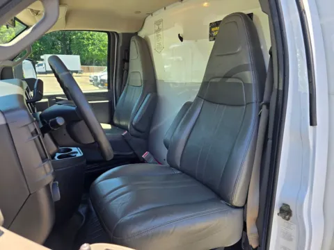 More photos of 2021 GMC Savana 3500 Work Van DRW 16ft Box w/Roll-up Door and Pull Out Ramp at Carolina Auto Warehouse, NC