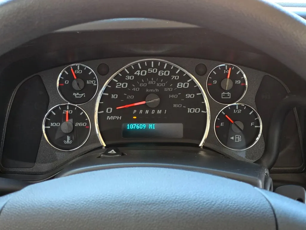 GMC Savana photo 26