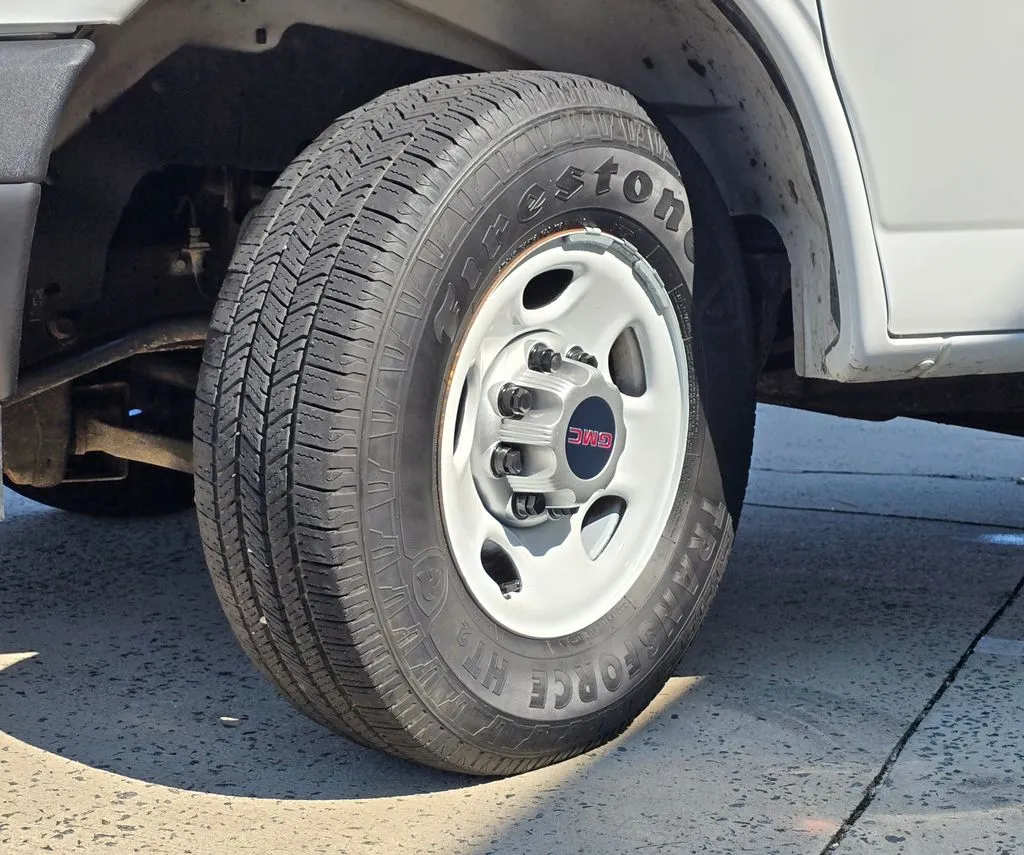 GMC Savana photo 30