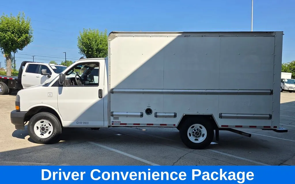 GMC Savana photo 8