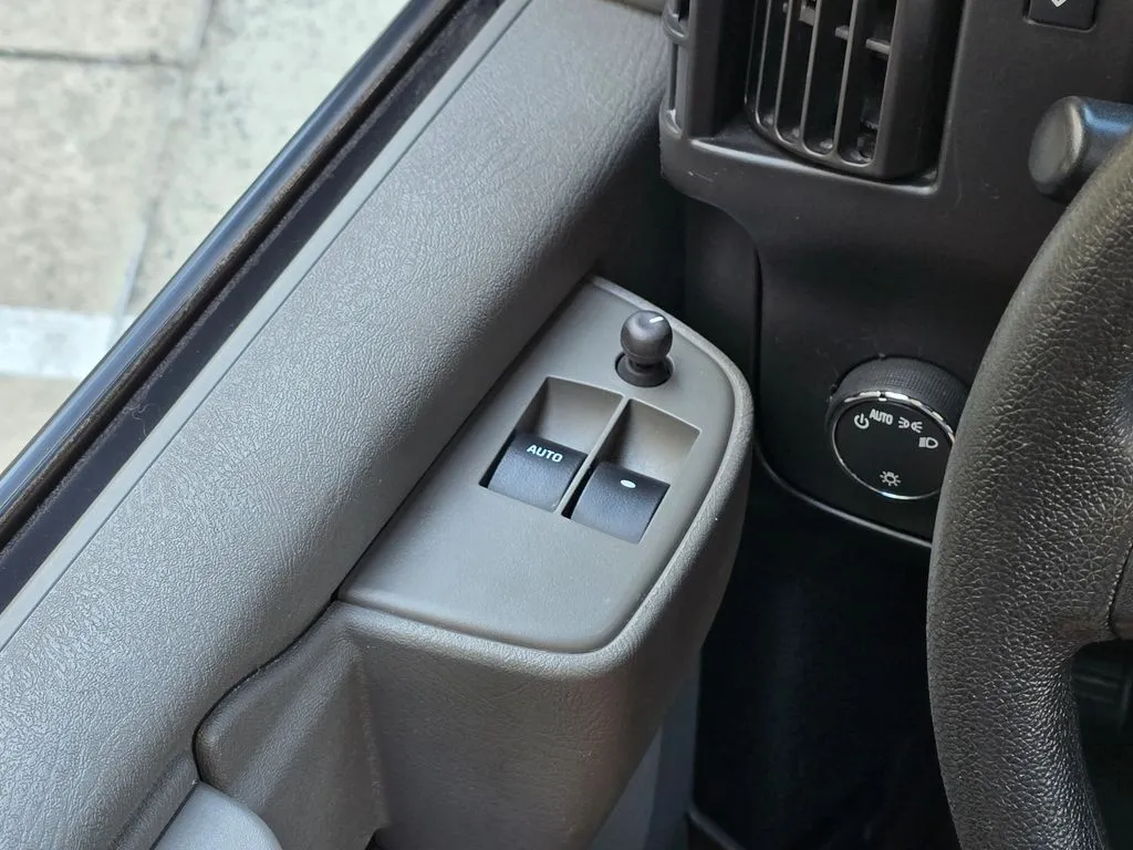 GMC Savana photo 17