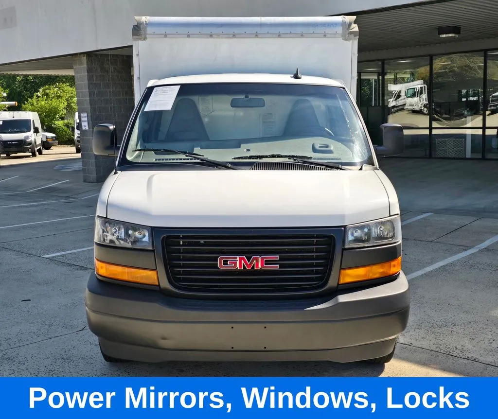 GMC Savana photo 10