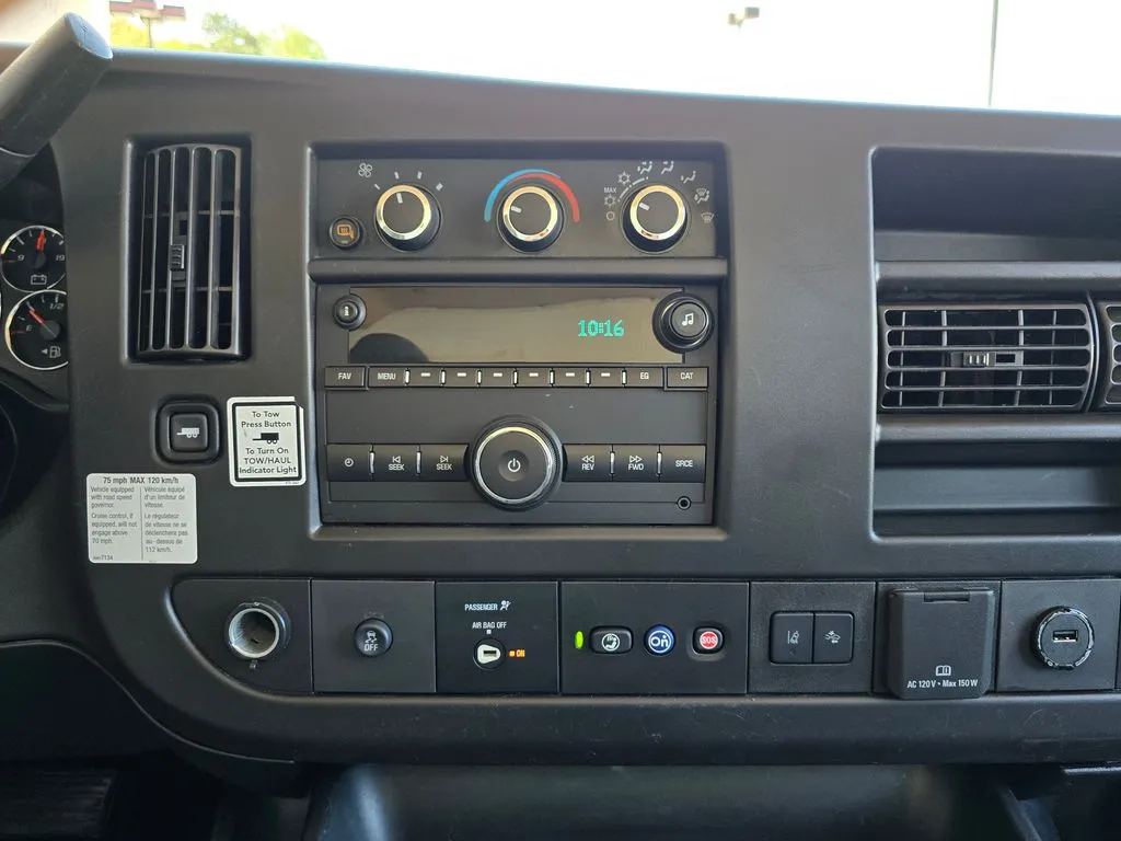 GMC Savana photo 28