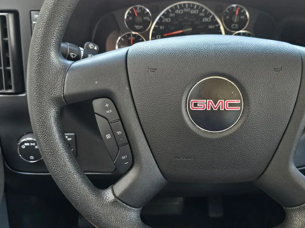 GMC Savana photo 25