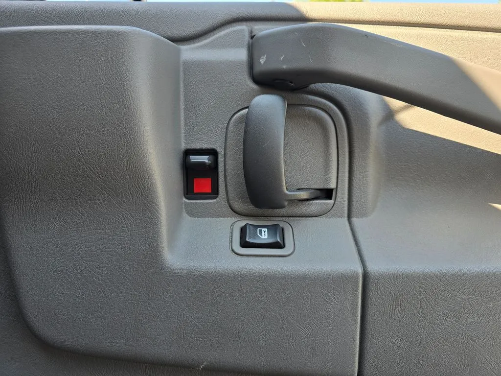 GMC Savana photo 22