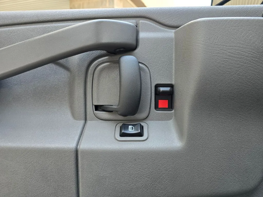 GMC Savana photo 18