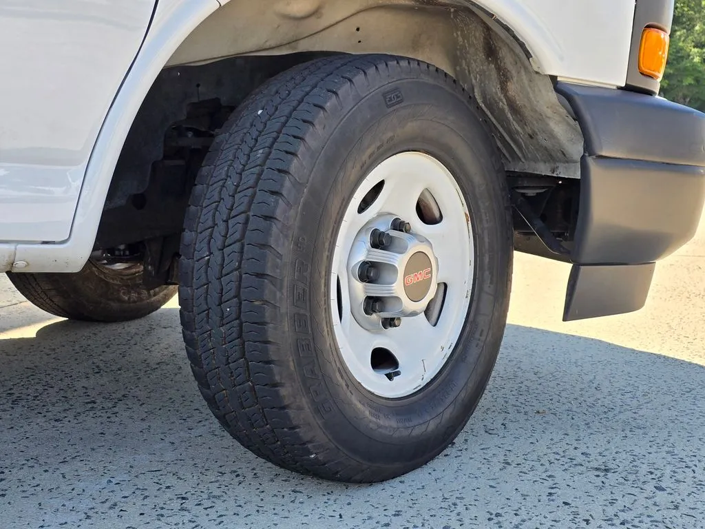 GMC Savana photo 33