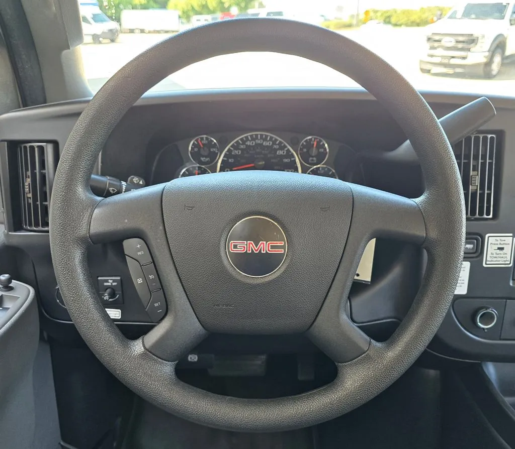 GMC Savana photo 23