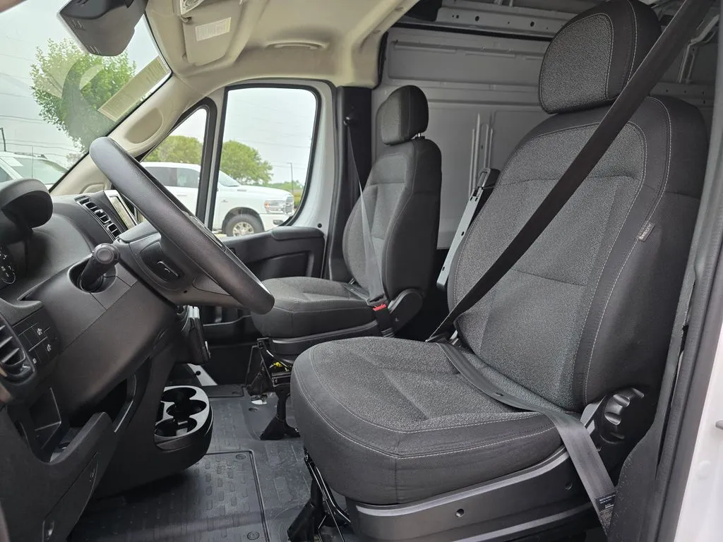 Ram ProMaster 2500 photo 32