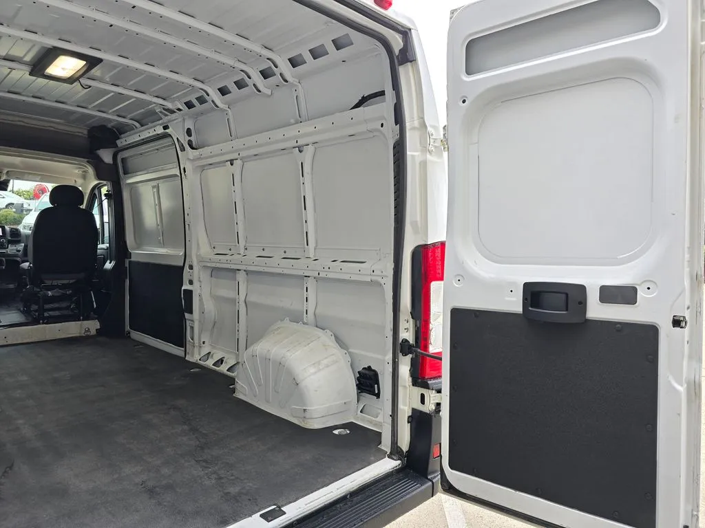 Ram ProMaster 2500 photo 14