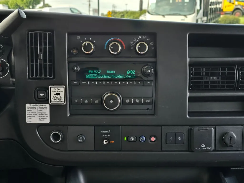 GMC Savana photo 29