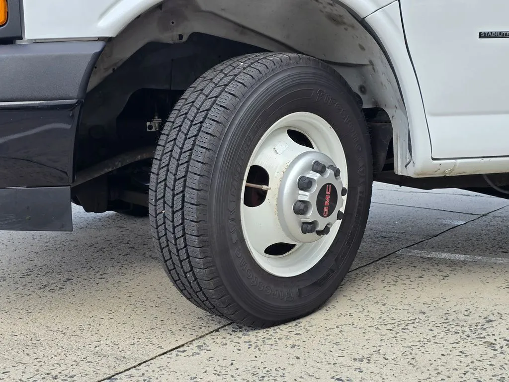 GMC Savana photo 32