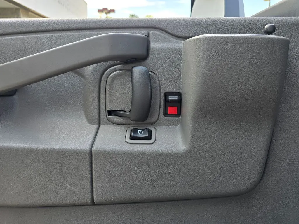 GMC Savana photo 20