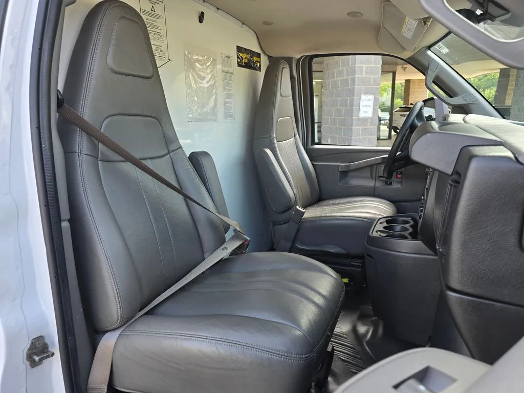 GMC Savana photo 22
