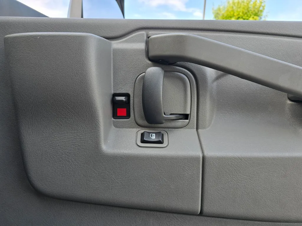GMC Savana photo 25