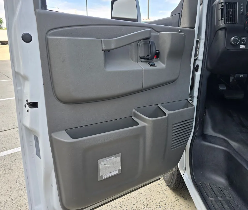 GMC Savana photo 18