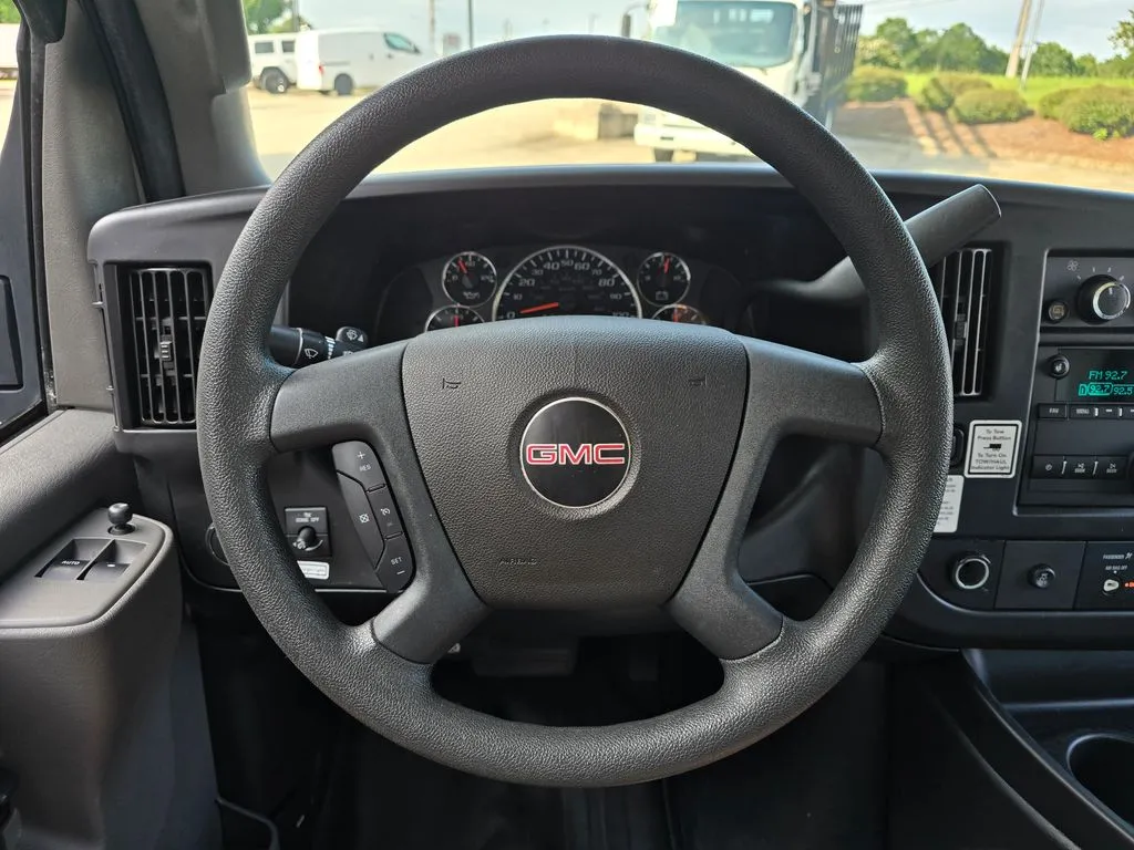GMC Savana photo 26