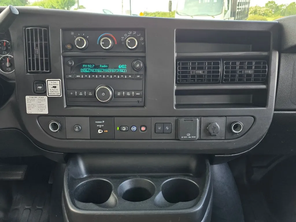 GMC Savana photo 30
