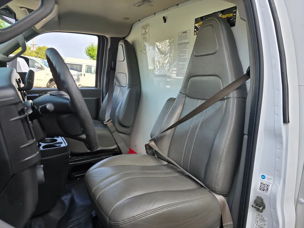 GMC Savana photo 17