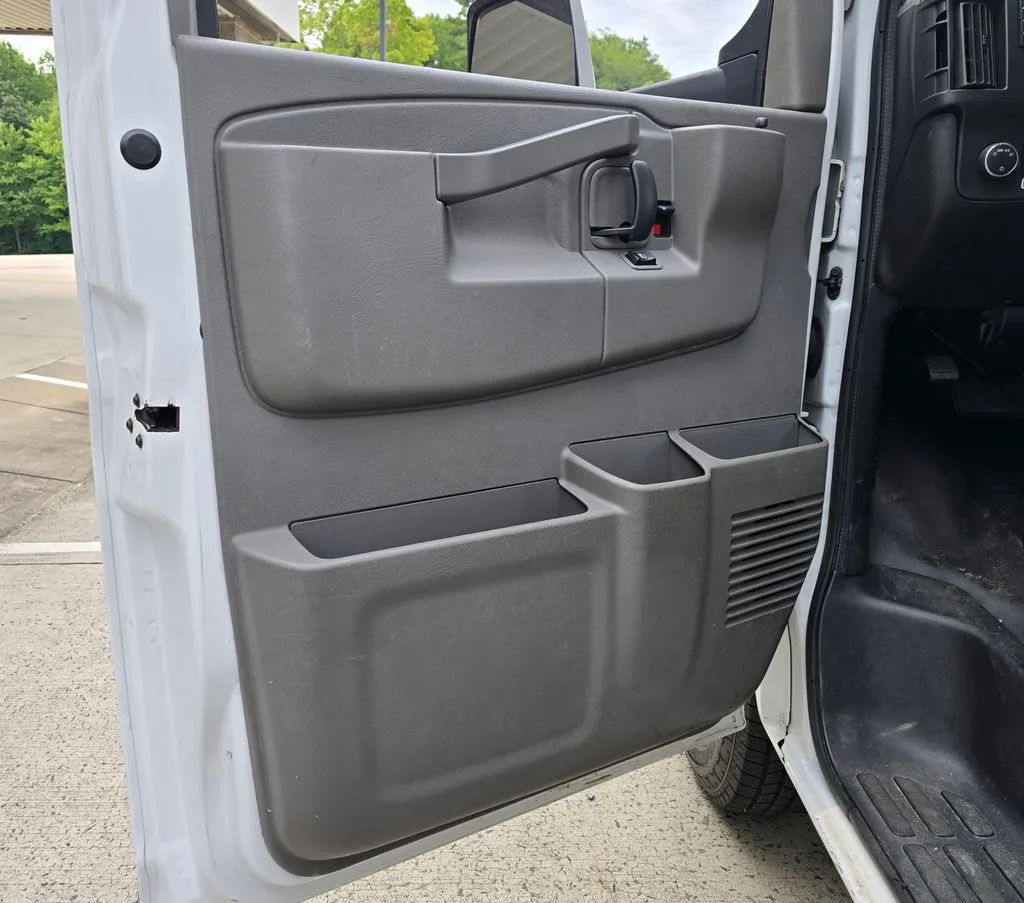 GMC Savana photo 22