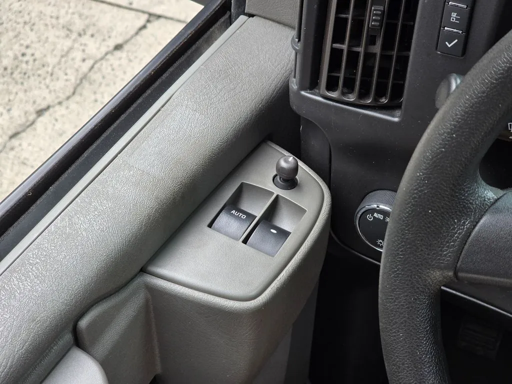 GMC Savana photo 23