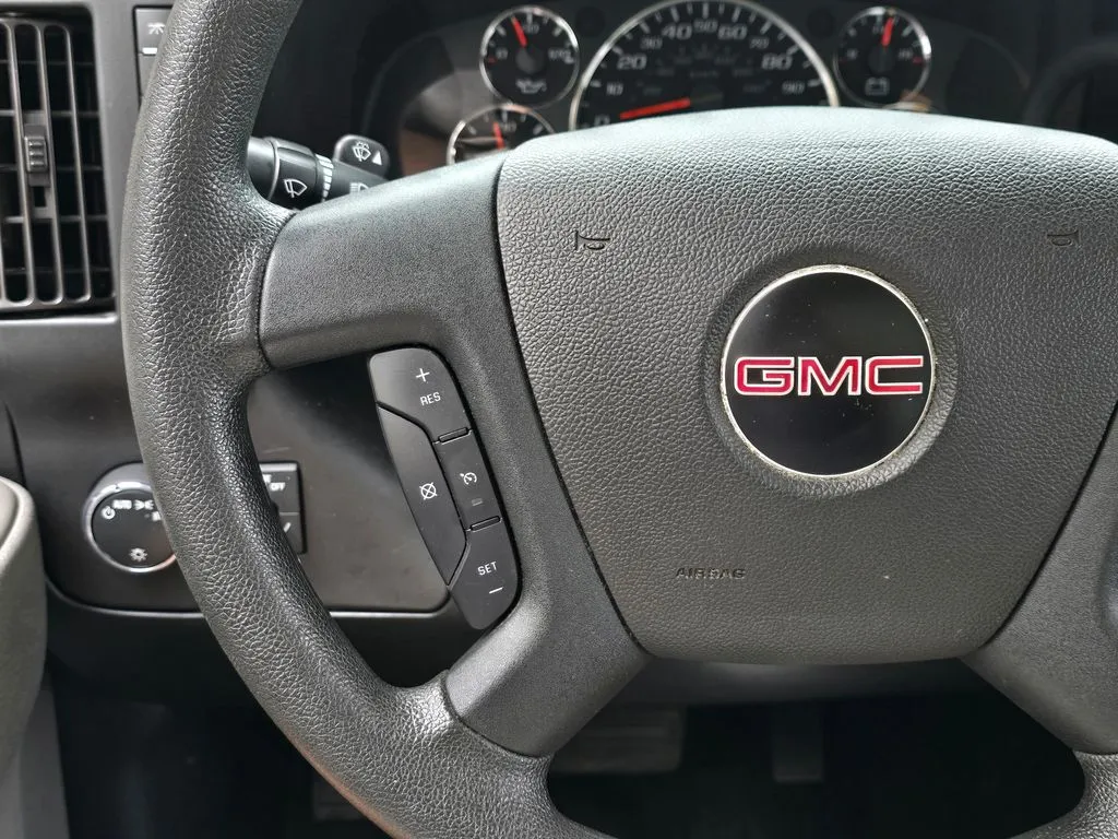 GMC Savana photo 18